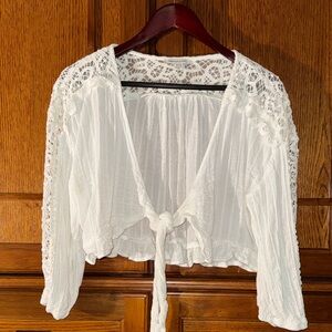 EUC American Eagle Outfitters White Lace Tie-Front Boho Peasant Crop Top